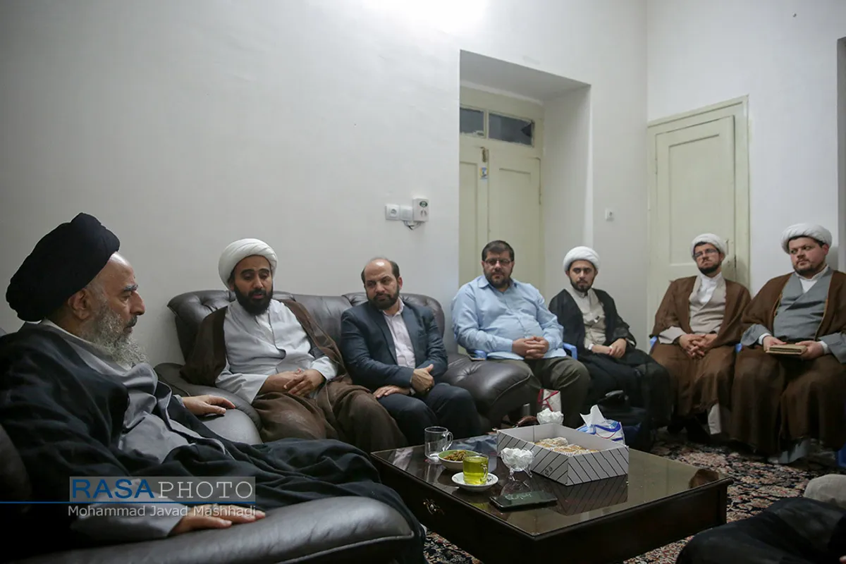 دیدار اعضای پژوهشکده حدیث دفتر تبلیغات خراسان رضوی با آیت الله مدرسی&lrm;