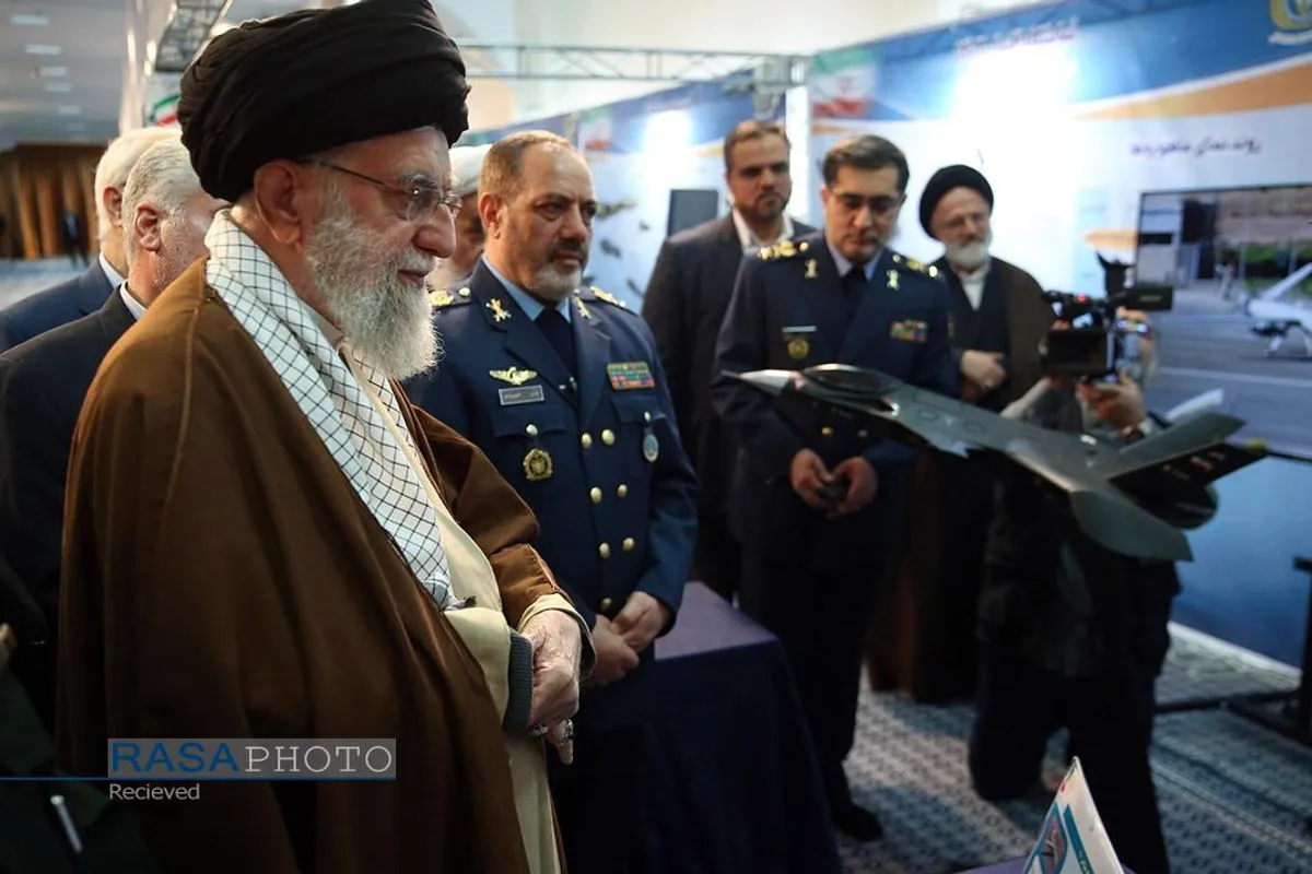 بازدید فرمانده کل قوا از نمایشگاه آخرین دستاوردهای دانشمندان صنعت دفاعی کشور
