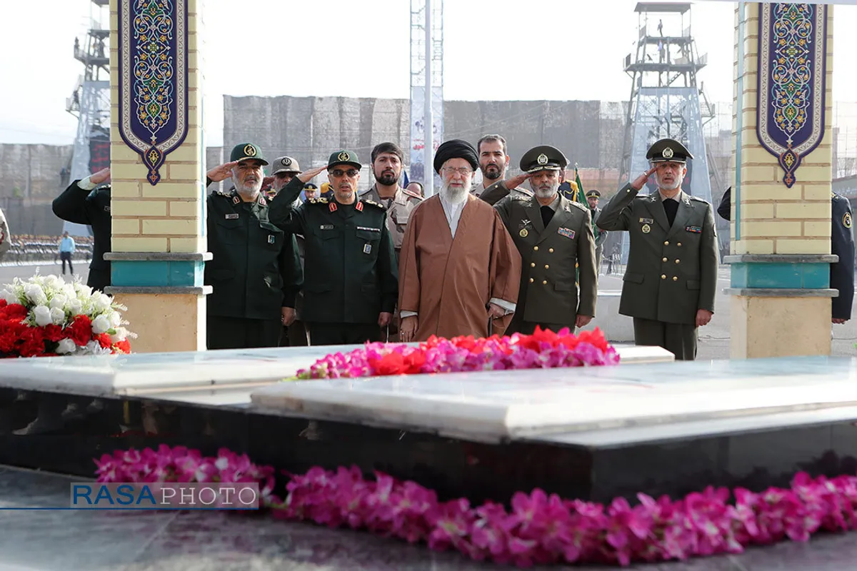 مراسم دانش&zwnj;آموختگی دانشجویان دانشگاههای افسری ارتش در دانشگاه خاتم&zwnj;الانبیاء(ص) با حضور رهبر انقلاب
