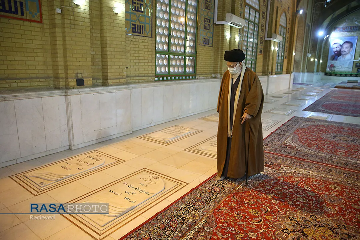 حضور مقام معظم رهبری در مرقد مطهر امام خمینی (ره) و گلزار شهیدان