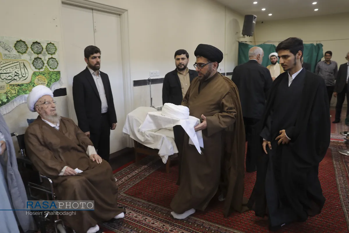 جشن میلاد پیامبر (ص) و عمامه گذاری طلاب در بیوت مراجع تقلید
