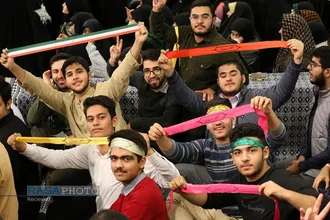 دیدار دانش&zwnj;آموزان و دانشجویان با مقام معظم رهبری