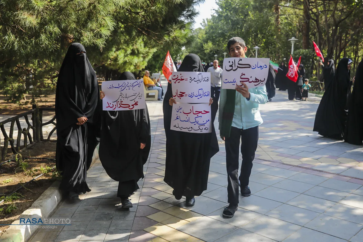 زنجیره انسانی مدافعان حجاب وعفاف