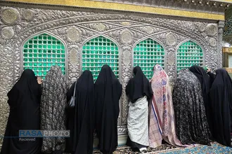 تشرف جمعی از مجروحان لبنانی به حرم مطهر رضوی
