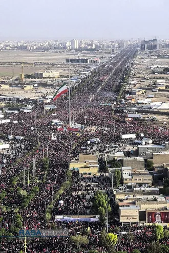 تصاویر هوایی تشییع پیکر مطهر امام مجاهد شهید در شهر مقدس قم