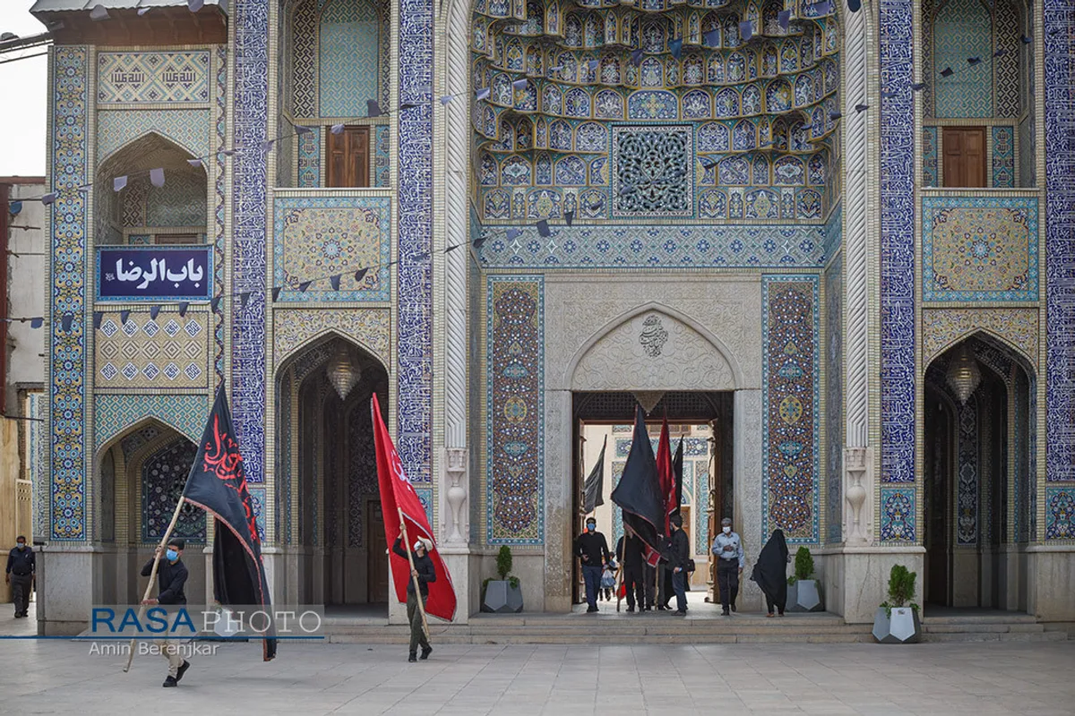 آیین تعویض پرچم حرم حضرت احمد بن موسی الکاظم در شیراز