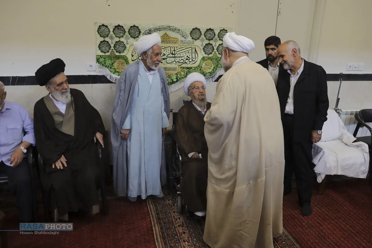 جشن میلاد پیامبر (ص) و عمامه گذاری طلاب در بیوت مراجع تقلید
