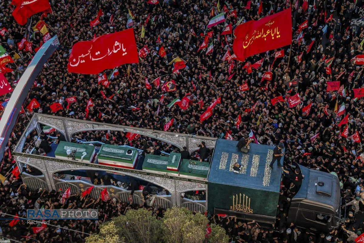 تصاویر هوایی تشییع قائد شهید امت در مشهد مقدس