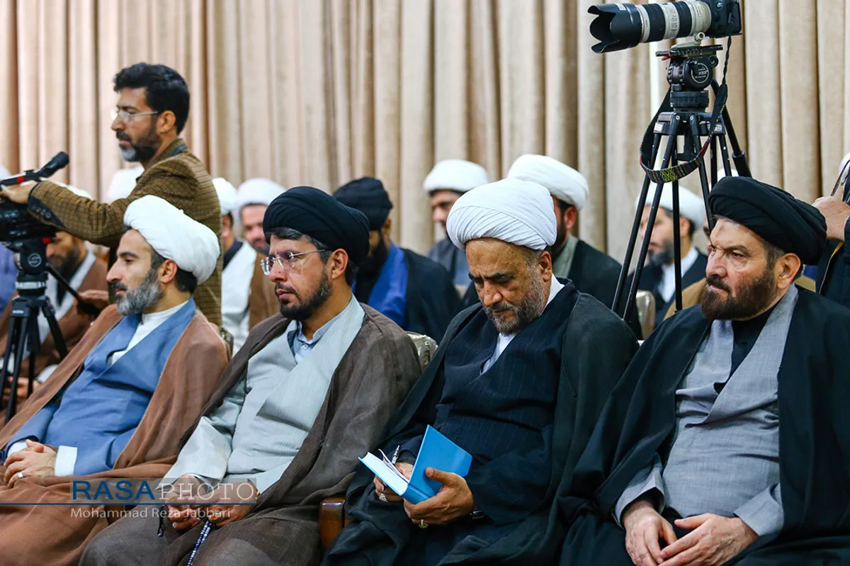 دیدار معاون فرهنگی اوقاف با آیت الله حسینی بوشهری&lrm;&lrm;