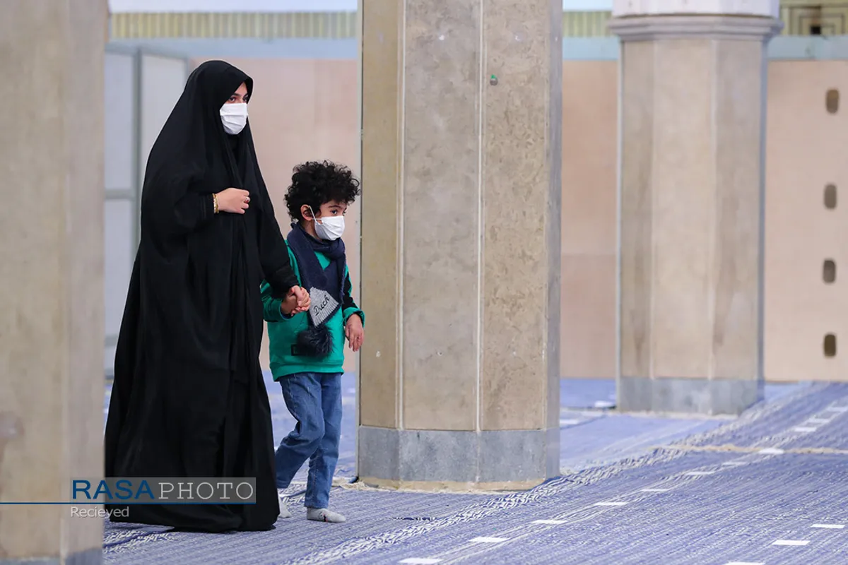 دیدار خانواده شهدای حادثه&zwnj; تروریستی شاهچراغ شیراز با رهبر معظم انقلاب