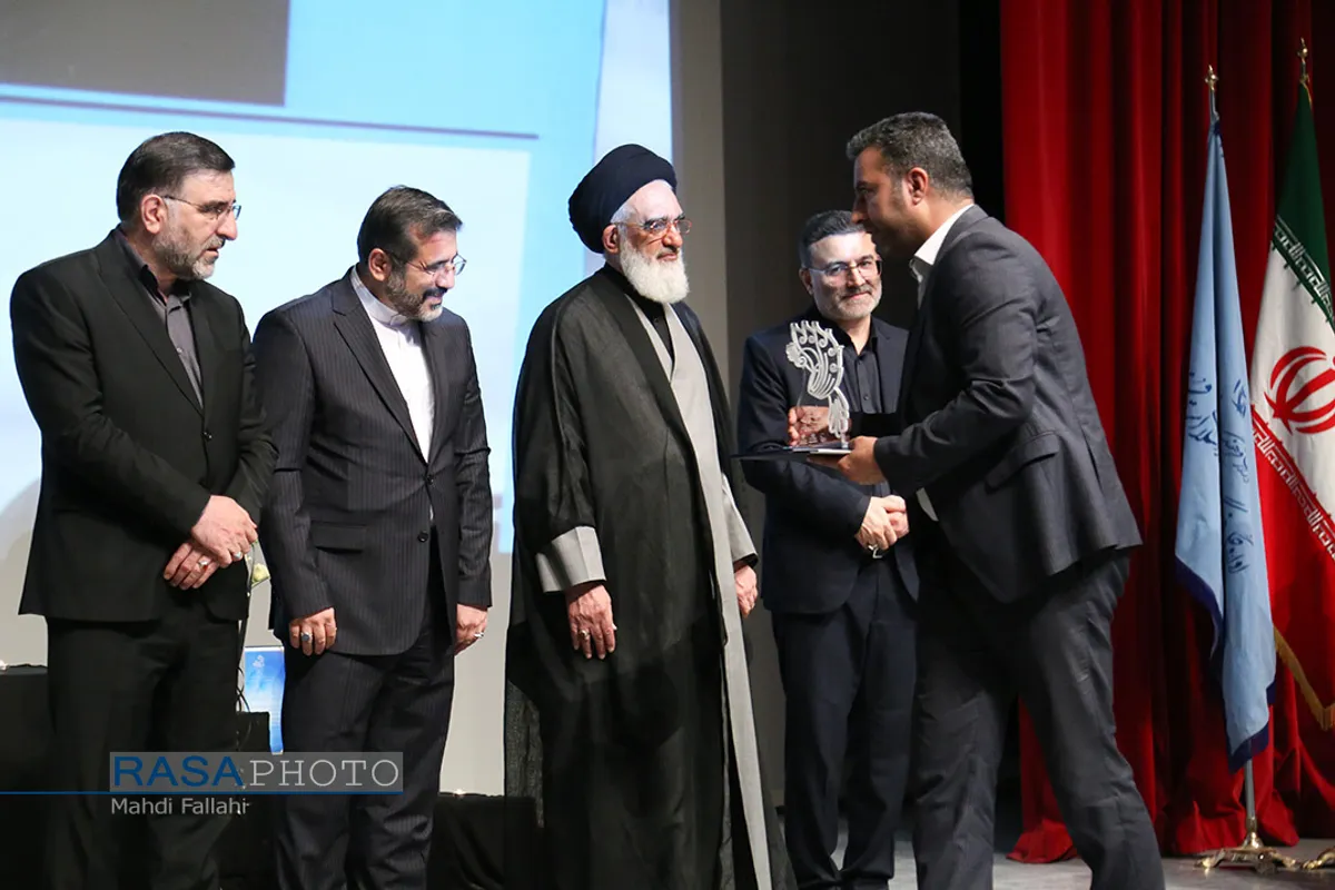 تجلیل از خبرنگاران خبرگزاری رسا در جشنواره مطبوعات دینی