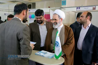 بازدید آیت الله اعرافی مدیر حوزه&zwnj;های علمیه از نمایشگاه بین المللی کتاب