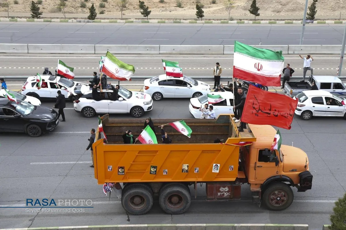 بیعت کامیون&zwnj;داران استان قم با رهبر معظم انقلاب