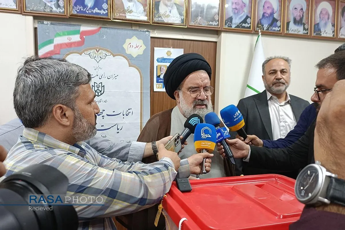 حضور آیت الله سید احمد خاتمی در پای صندوق رای دومین دوره چهاردهمین انتخابات ریاست جمهوری