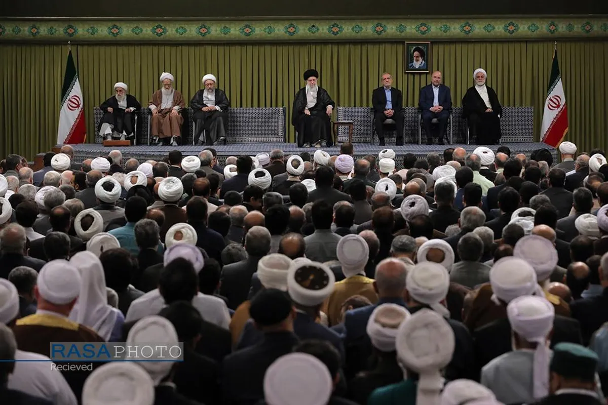 دیدار مسئولان نظام، سفرای کشور&zwnj;های اسلامی و میهمانان کنفرانس وحدت با رهبر انقلاب