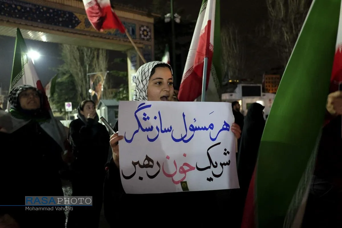 حضور انقلابی مردم در میدان تجریش تهران