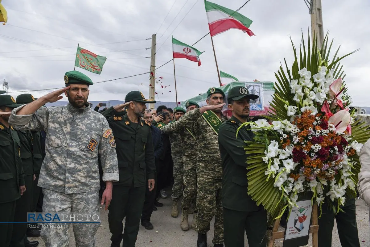 تشییع با شکوه پیکر شهید رسولی بهاروند در روستای ناصروند