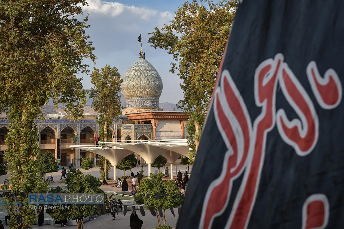 آیین تعویض پرچم حرم حضرت احمد بن موسی الکاظم در شیراز