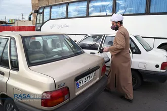 ضد عفونی خودرو&zwnj;ها توسط طلاب و بسیجیان
