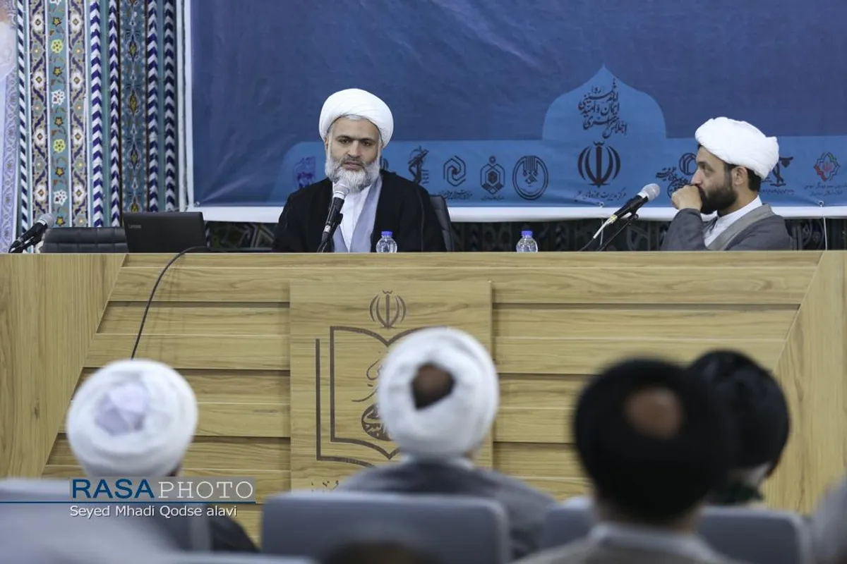 دورمین روز از اولین اجلاسیه سراسری ایمان و امید امام خمینی (ره) در اندیشه امام خامنه&zwnj;ای