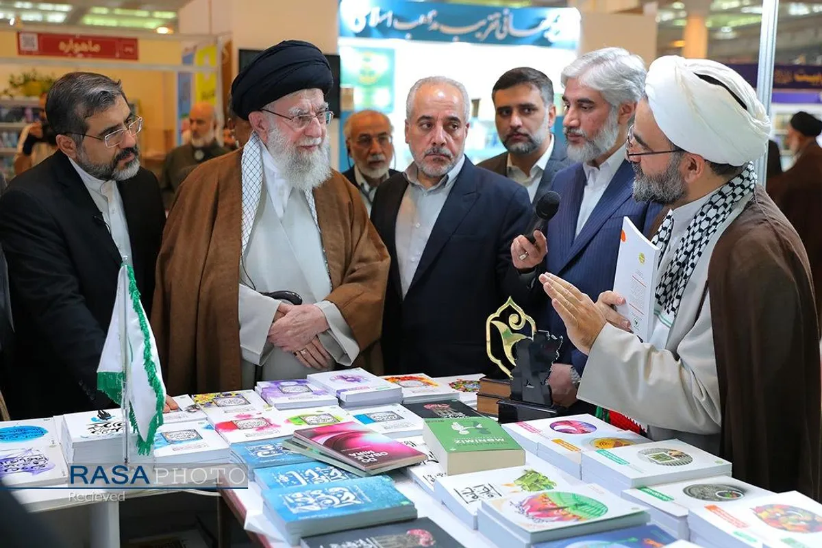 بازدید رهبر معظم انقلاب از سی و پنجمین نمایشگاه بین&zwnj;المللی کتاب تهران