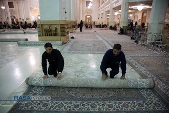 غبارروبی شبستان&zwnj;های حرم حضرت معصومه (س) در آستانه ماه مبارک رمضان