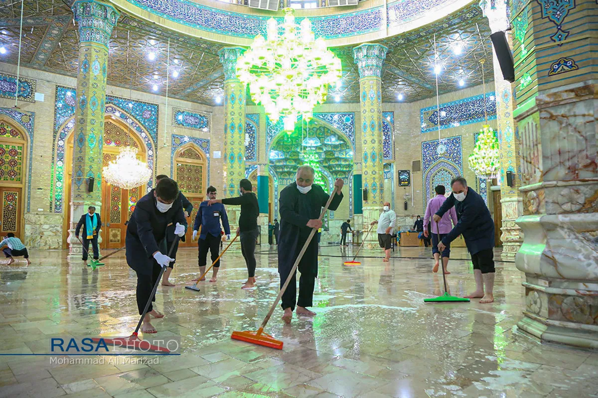 غبار روبی مسجد مقدس جمکران در آغاز دهه مهدویت
