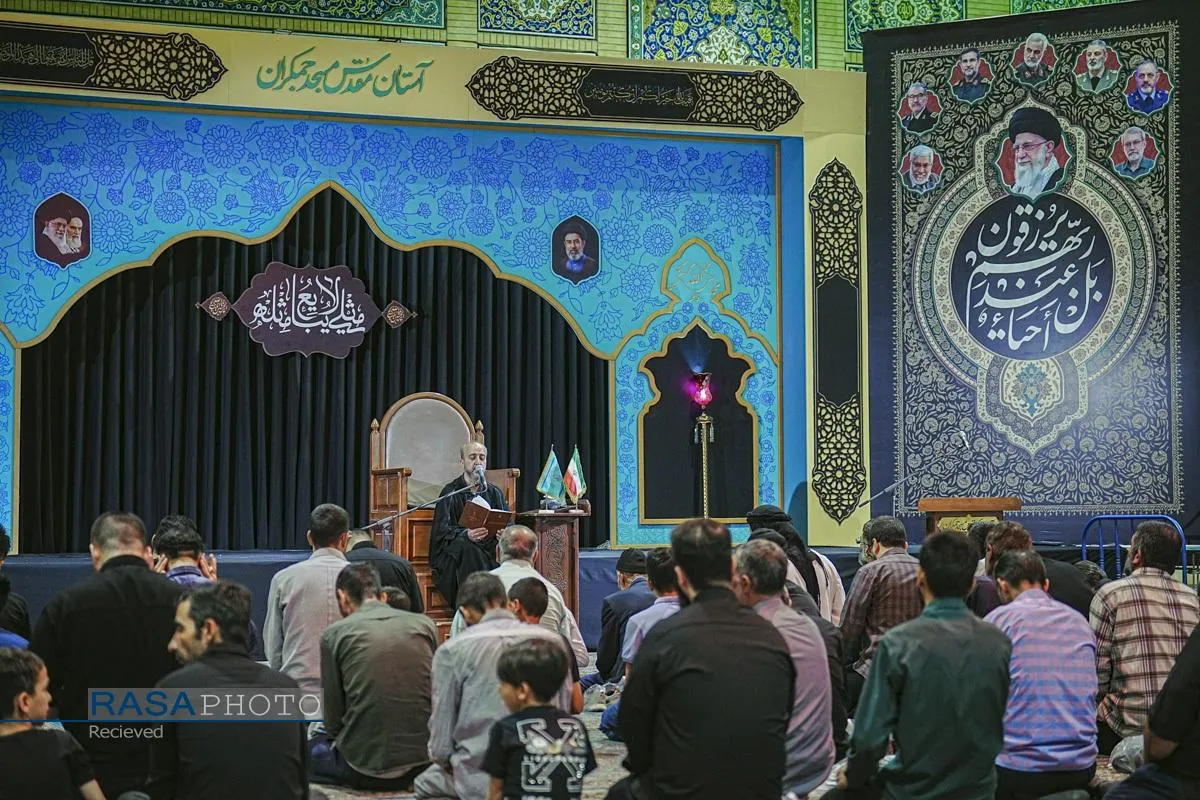 تجدید عهد عزاداران با صاحب عزا در شب نخست محرم