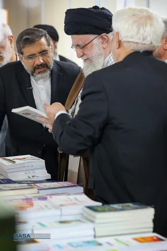 بازدید رهبر معظم انقلاب از سی و پنجمین نمایشگاه بین&zwnj;المللی کتاب تهران