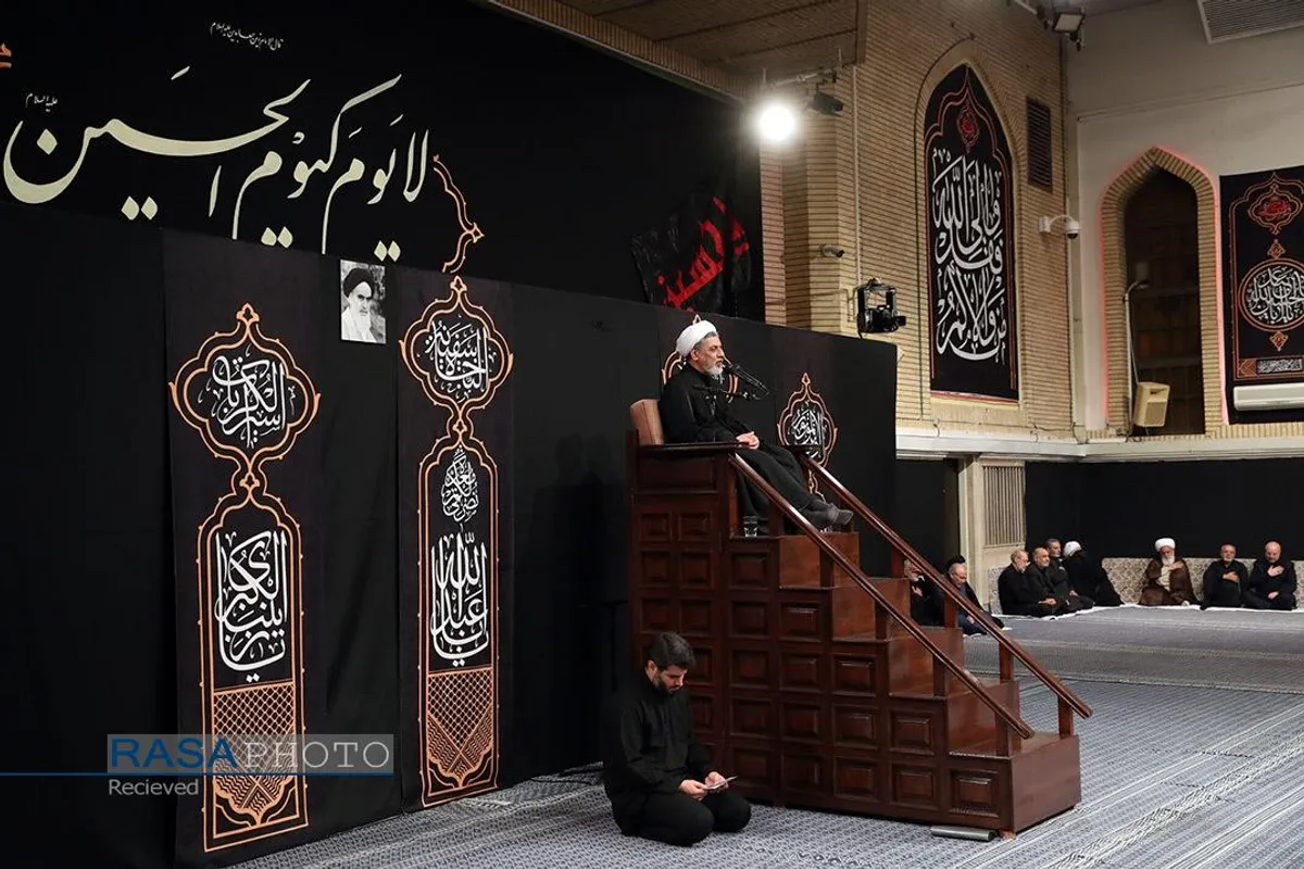 مراسم عزاداری شب عاشورای حسینی (علیه&zwnj;السلام) با حضور رهبر انقلاب