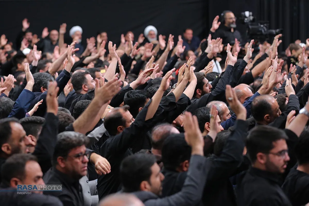 اولین شب عزاداری حضرت اباعبدالله الحسین (علیه&zwnj;السلام) با حضور رهبر انقلاب