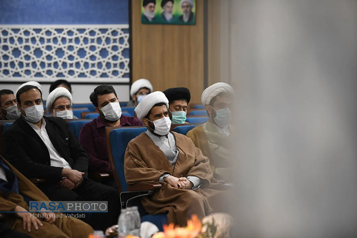 مراسم گرامیداشت هفته پژوهش و تجلیل از پژوهشگران برتر مرکز فقهی ائمه اطهار (ع)
