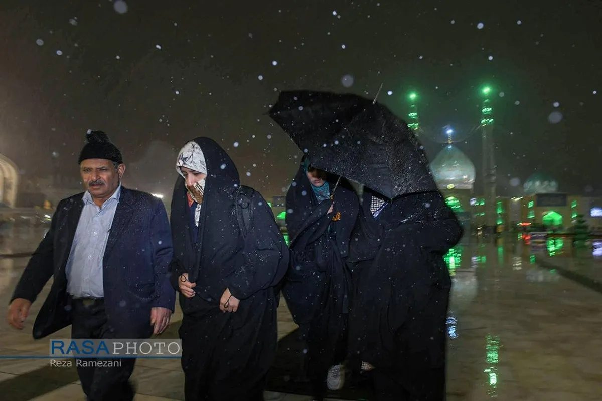 حال و هوای برفی زائران مسجد مقدس جمکران