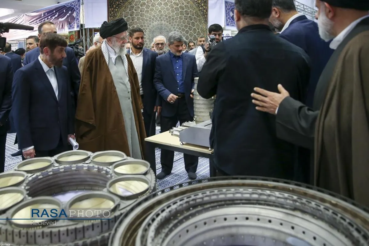 بازدید رهبر انقلاب از نمایشگاه پیشگامان پیشرفت