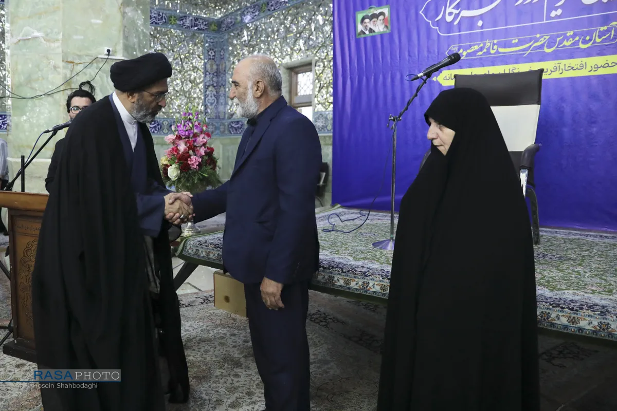آیین تکریم روز خبرنگار در حرم کریمه اهل&zwnj;بیت (س)
