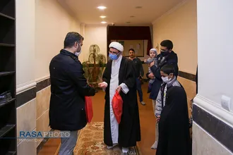 تجلیل از طلبه جهادی فعال در بیمارستان&zwnj;های کرونایی به مناسبت روز پرستار