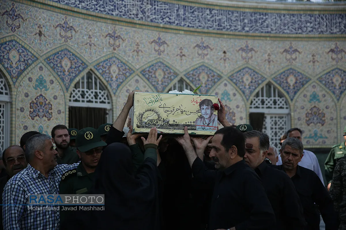 تشییع پیکر شهید حسین مهاجر در حرم امام رضا (علیه السلام&lrm;)