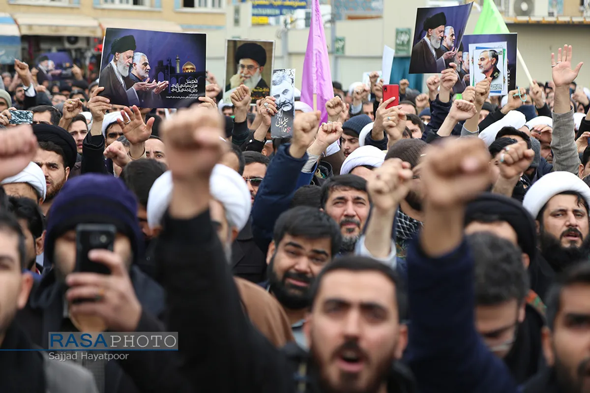 راهپیمایی خودجوش طلاب و بسیجیان قم در پی شهادت حاج قاسم سلیمانی