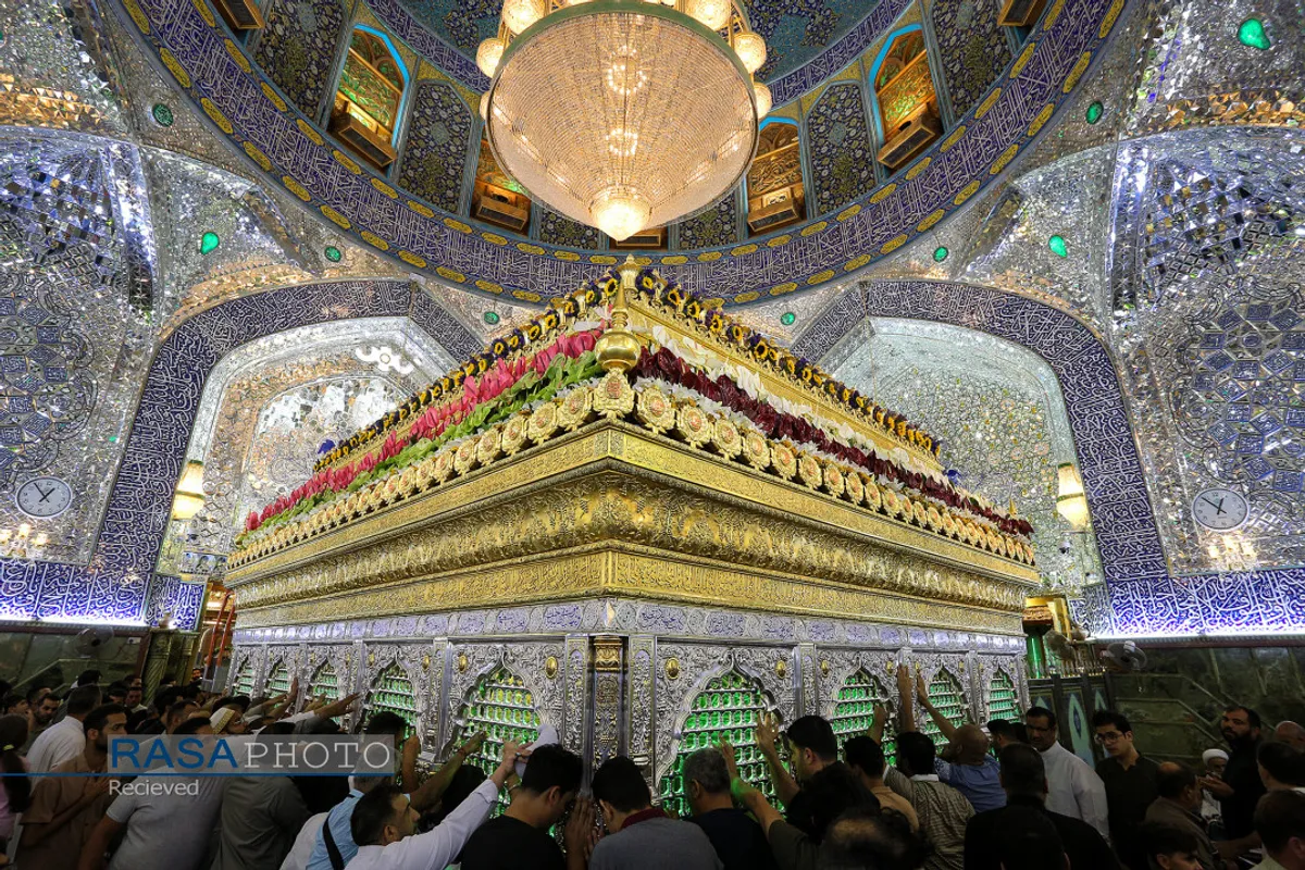 "گل آرایی ضریح مطهر حرم امام علی ع در آستانه عید بزرگ غدیر"