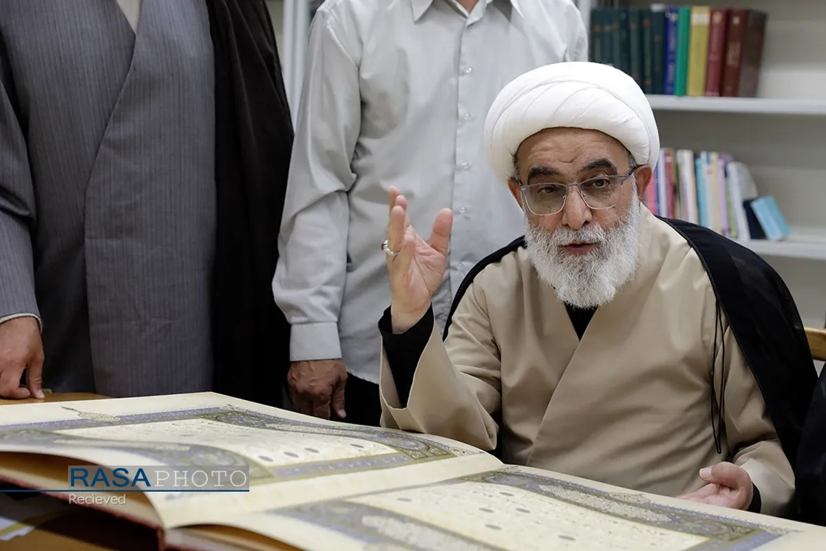 بازدیدآیت الله شب زنده دار ازگنجینه نسخ خطی آستان قدس رضوی
