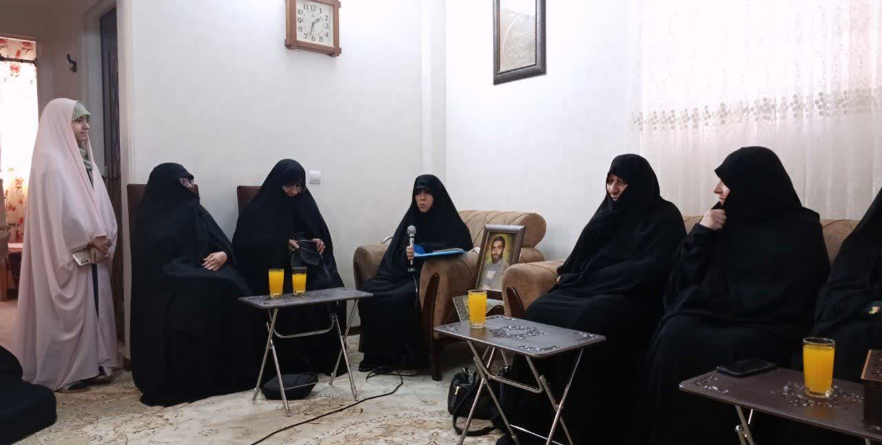 مدیر جامعهالزهرا با خانواده شهید غفور قربانینژاد دیدار کرد مدیر جامعهالزهرا با خانواده شهید غفور قربانینژاد دیدار کرد