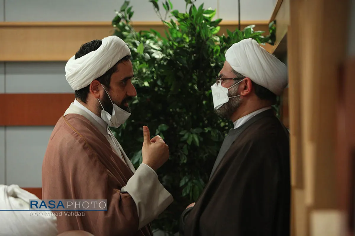 در حاشیه نشست فعالان حوزه انقلابی با حجت الاسلام والمسلمین احمد واعظی