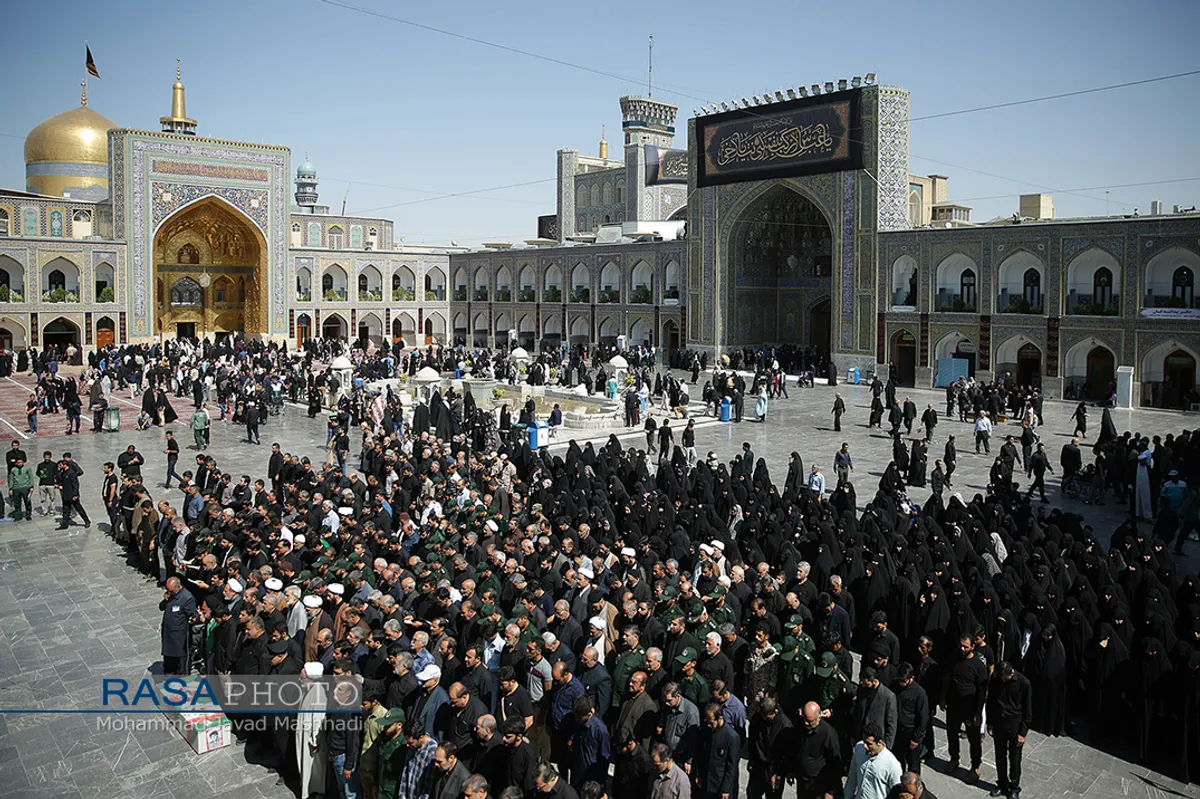 تشییع پیکر شهید حسین مهاجر در حرم امام رضا (علیه السلام&lrm;)