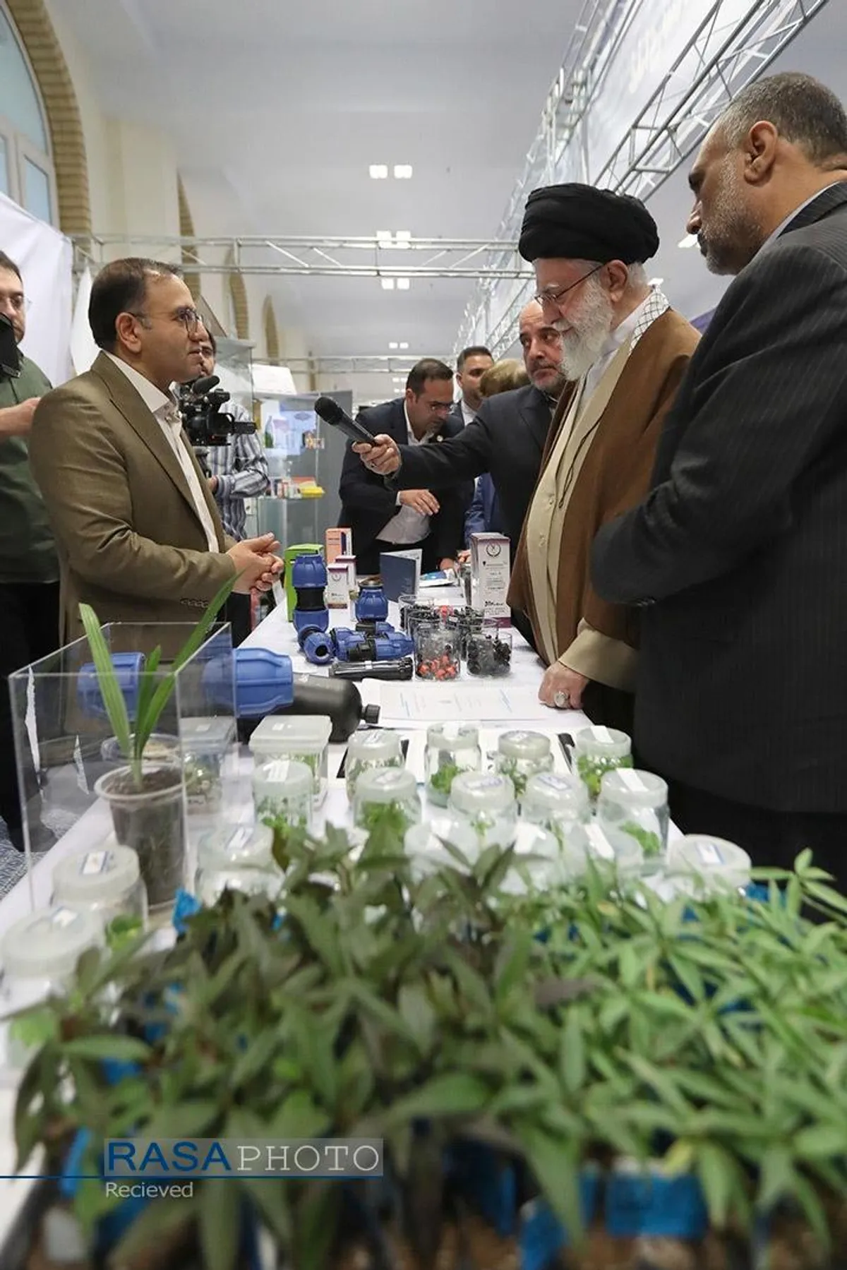 بازدید مقام معظم رهبری از نمایشگاه توانمندی&zwnj;های تولید داخلی