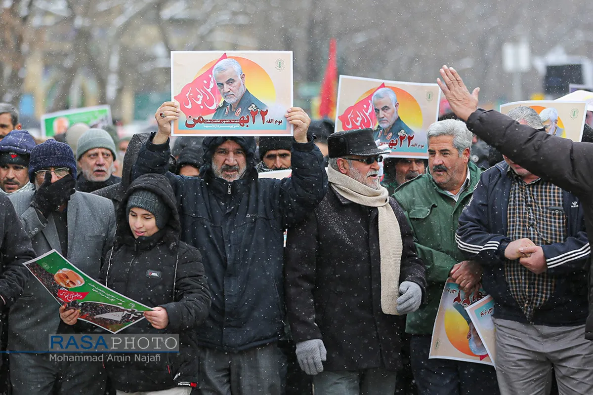 حضور سردار شهید حاج قاسم سلیمانی در راهپیمایی ۲۲ بهمن ۱۳۹۸