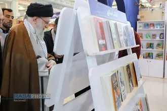 بازدید رهبر معظم انقلاب از سی و پنجمین نمایشگاه بین&zwnj;المللی کتاب تهران