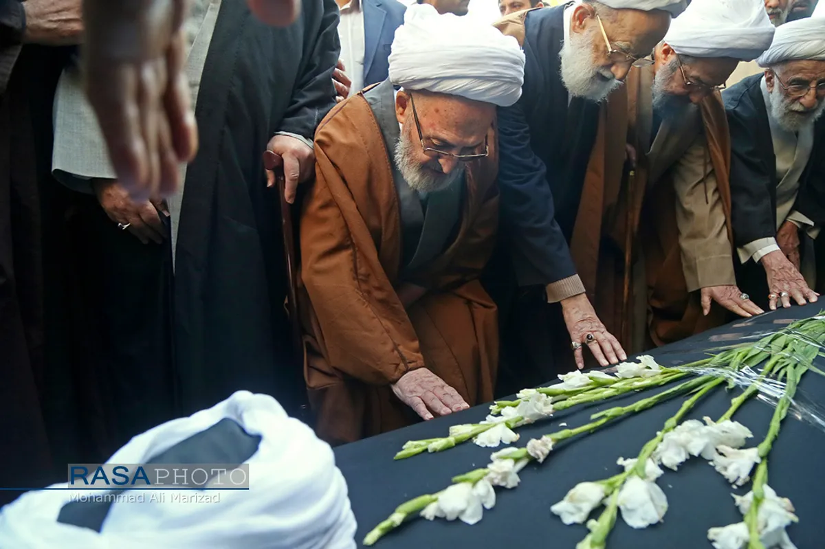 مراسم تشییع پیکر آیت الله مومن نماینده مردم استان قم در مجلس خبرگان رهبری