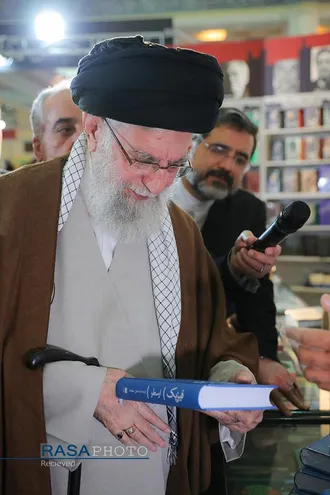 بازدید رهبر معظم انقلاب از سی و پنجمین نمایشگاه بین&zwnj;المللی کتاب تهران