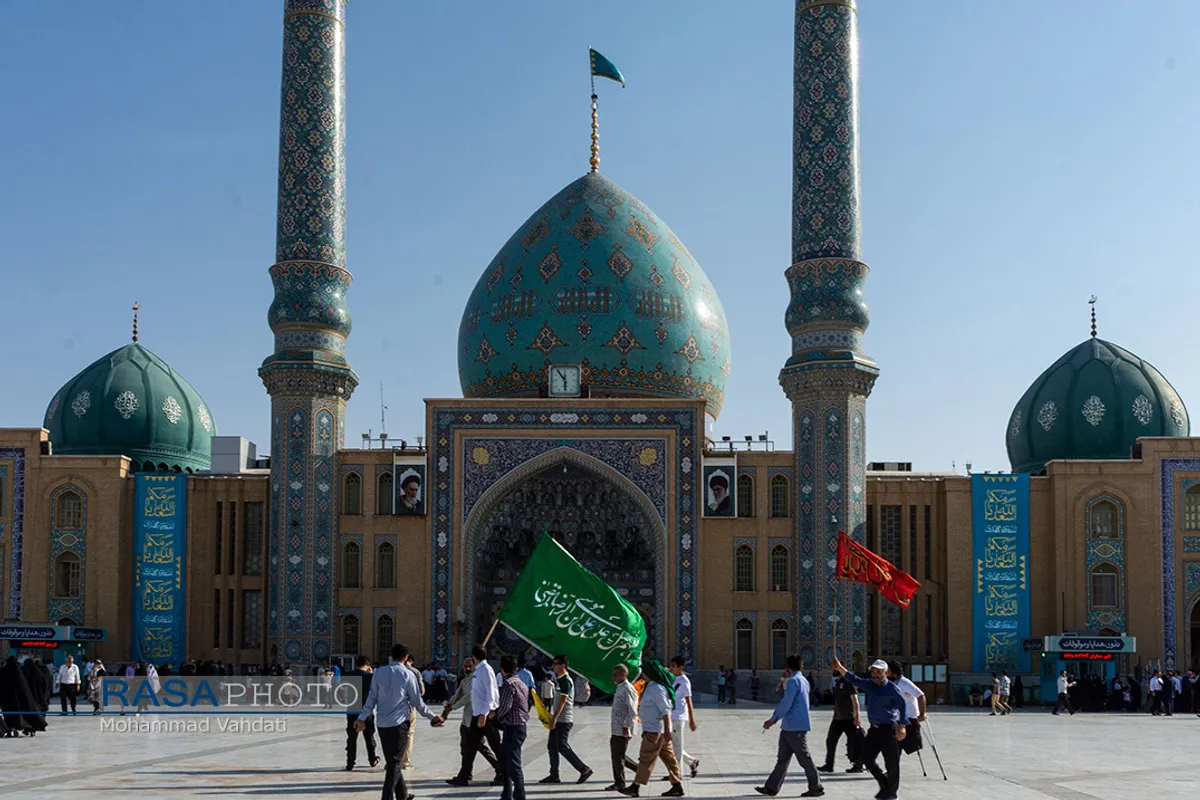 کاروان زائران پیاده امام رضا (ع) از قم