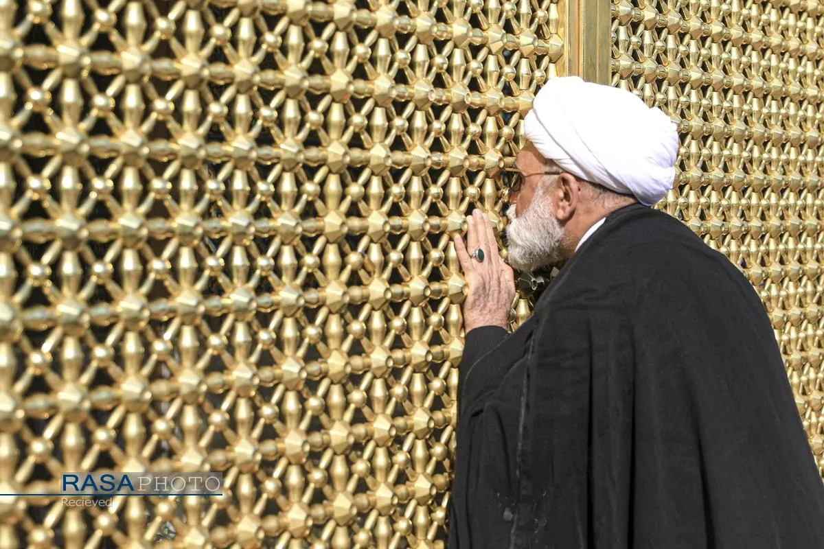 آیین تعویض پرچم گنبد منور رضوی در روز میلاد حضرت امام رضا (علیه&zwnj;السلام)